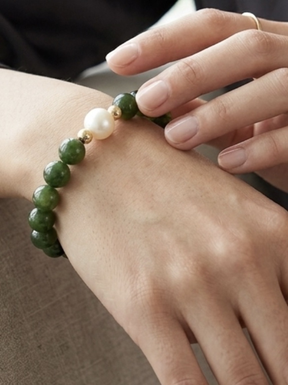 NWT Natural Green Jade & Freshwater
Pearl Stretch Bracelet with 14K Solid
Gold